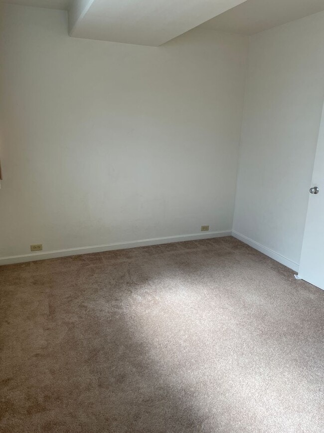 Photo - Makiki - Thurston Ave - 1 Bdrm/1 Bath - $1... Unit E