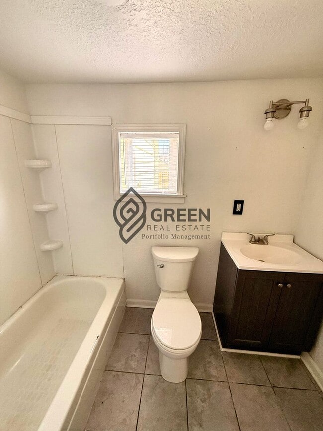 Photo - 3 Bedroom 2 Baths Home with Garage for rent in Kankakee