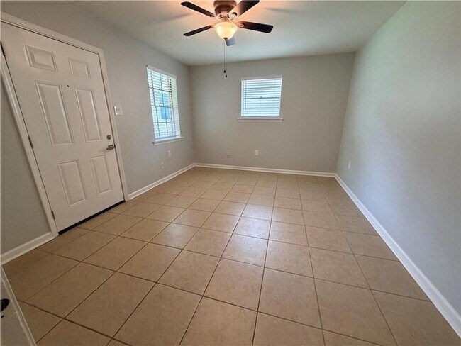 Photo - 210 Transcontinental Dr