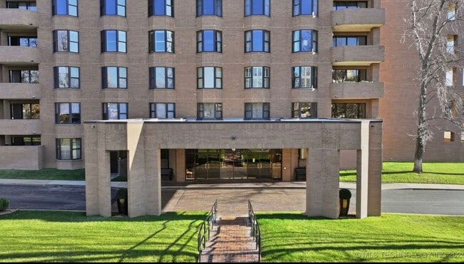 Photo - Experience Luxury and Prestige at Yorktown Condominiums