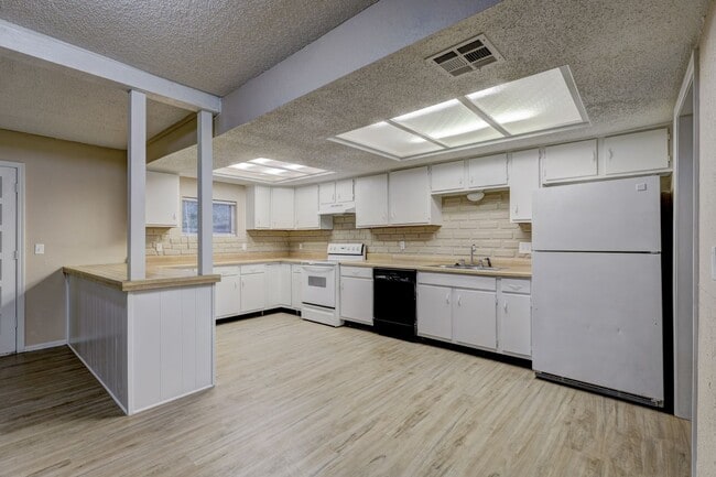 Photo - Spacious 3 bedroom house in Norman