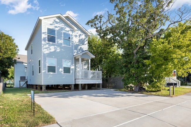 Photo - 4020 Avenue N 1/2 Rear