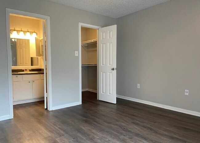 Photo - Woodlake Villas