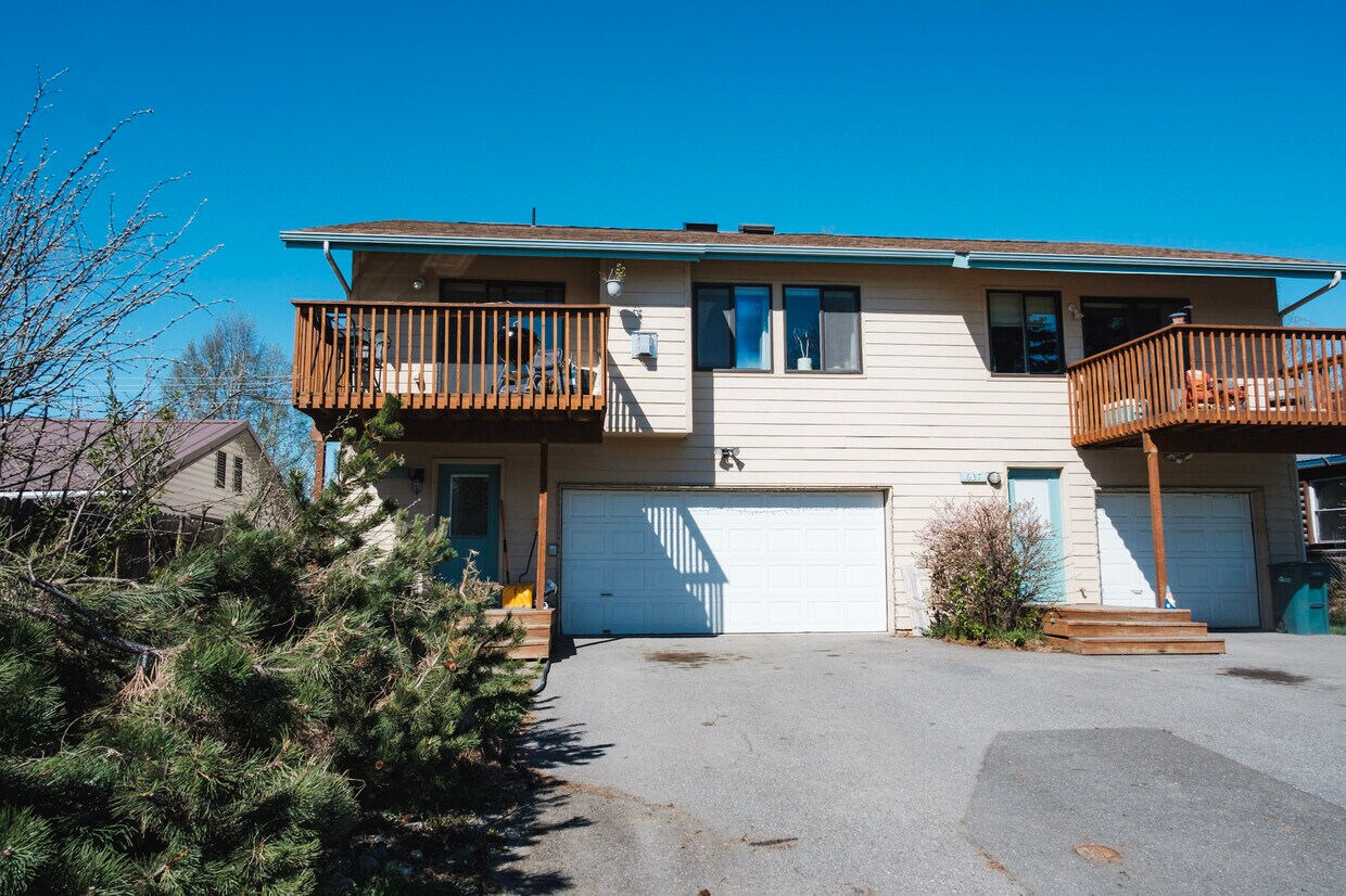 As seen from front (Pearl) - 635 Pearl Dr (Anchorage, AK)