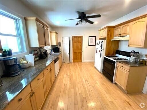 Building Photo - 10 Berkeley St Unit 1 Rental