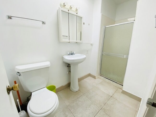 2300 Oak St Unit 5