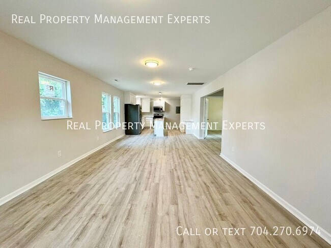 Photo - 1855 Lane St-