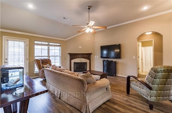 Photo - 6082 Cord Ave