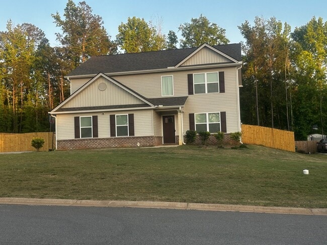 Building Photo - 4BR/2.5BA | Newly Renovated Single Family Home | Fully Fenced Backyard| In Milledgeville!