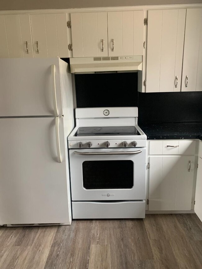 Photo - 855 Butternut Dr