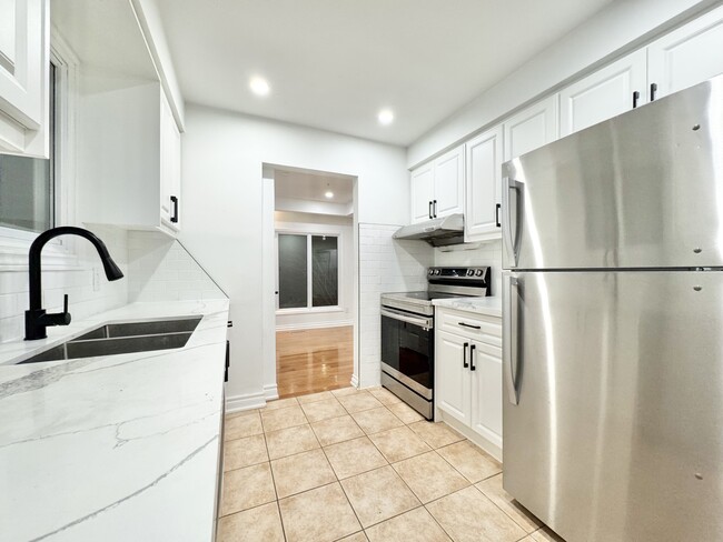 Photo - 14 Harbour Heights Ln Unit UPPER