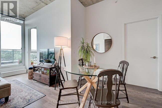 Photo - 1238 Dundas St E Unit 813