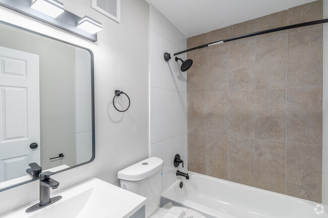 1BR, 1BA - 625SF - Bathroom - Cornell Manor Apartments