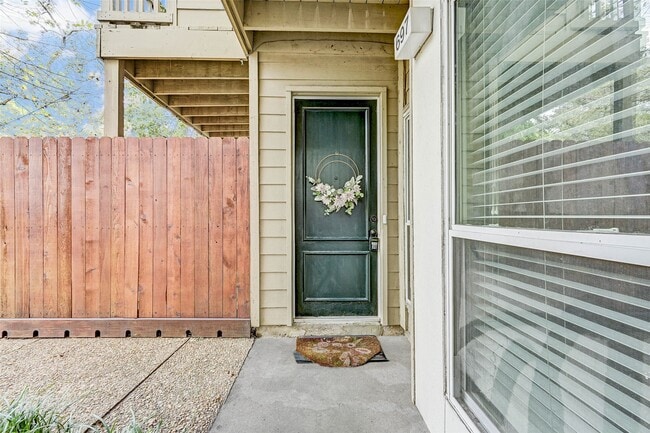 Photo - 2100 Tanglewilde St