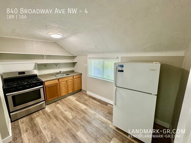 Photo - 840 Broadway Ave NW Unit 4