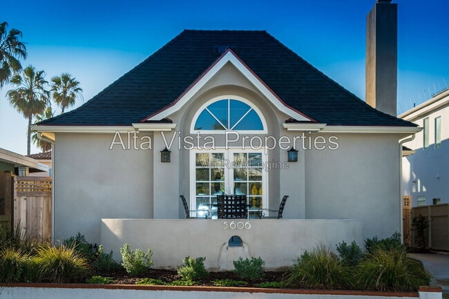 5606 Dolphin Pl