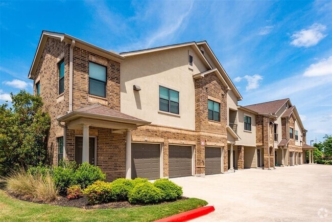 Building Photo - 5200 Pointe W Cir Unit 6105 Rental