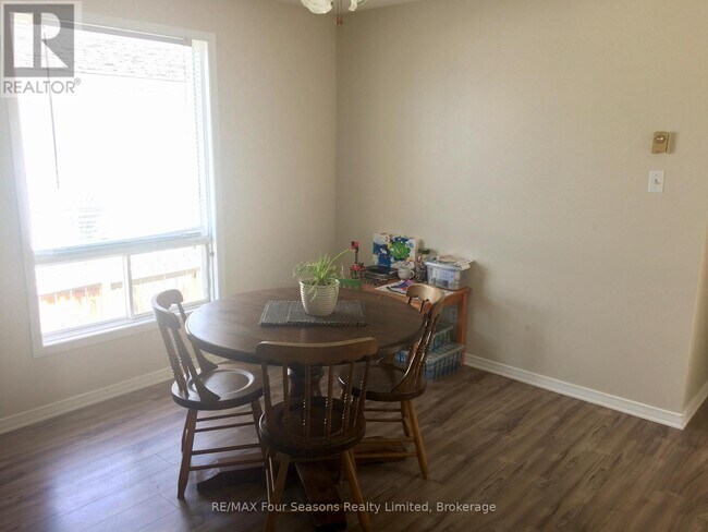 Photo - 75 Telfer Rd