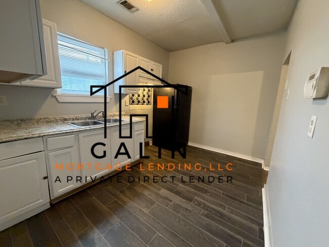 Photo - 1247 Carr Ave