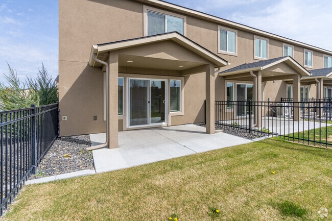 3BR, 2.5BA - 1,227SF - Patio