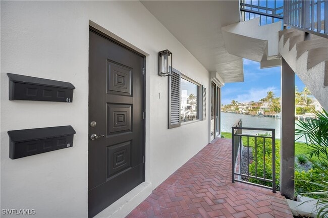 Building Photo - 2258 Gulf Shore Blvd N Unit O1