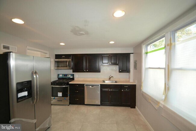 Building Photo - 7915 Eastdale Rd