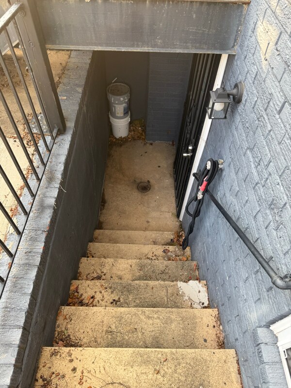 1215 Savannah St SE Unidad BASEMENT