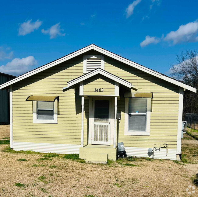 Building Photo - 1403 Pine St Rental