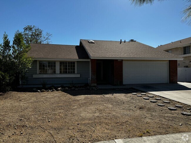 Building Photo - 3 Bedroom, 2 Bath Home, Located in Fontana