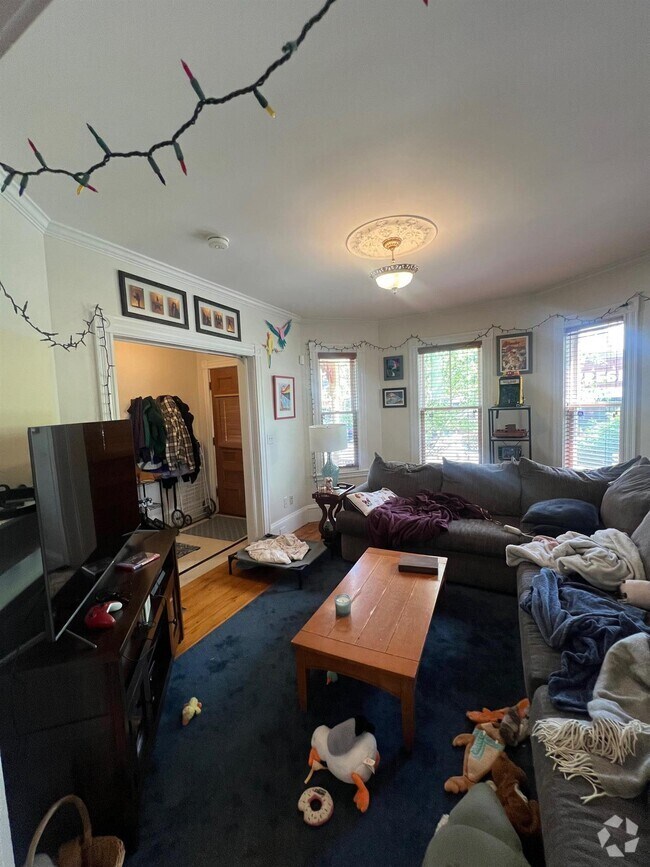 Building Photo - 82 Holland St Unit 1 Rental