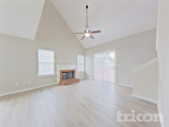 Photo - 118 Saddlemount Ln
