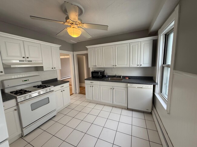 Building Photo - 29 Trull St Unit 1