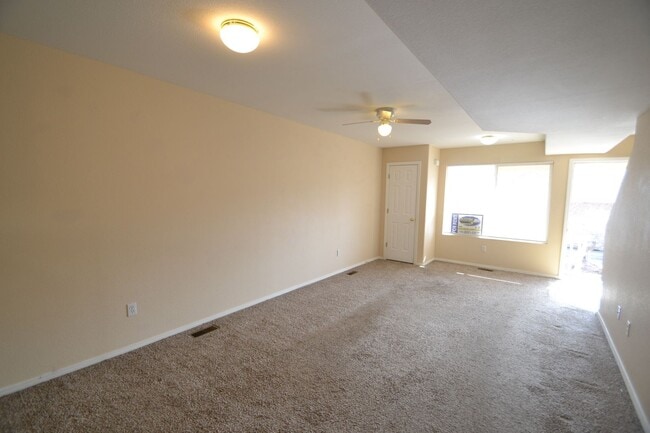 Photo - 3 Bed, 2.5 Bath Townhome in District 20!