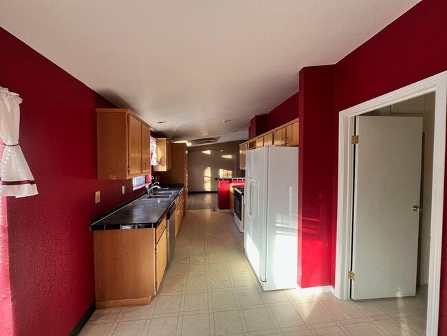 Photo - 1220 52nd St W