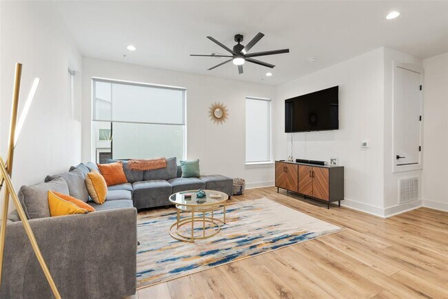 Photo - 1417 Kramer Ln Unit 21