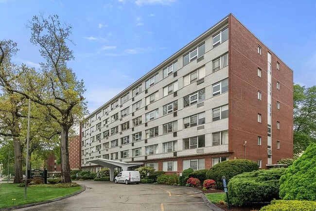 Building Photo - 10 Hammond Pond Pkwy