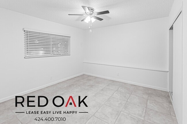 Photo - Incredible One Bedroom with Kitchen Applia... Unit 3