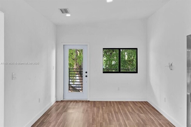 Photo - 5991 NW 14th Ave Unidad 2