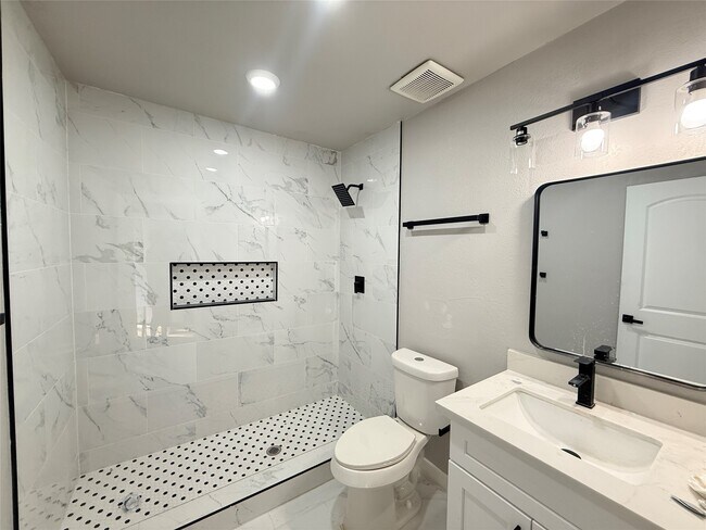 Photo - 2209 Gano St Unit 2