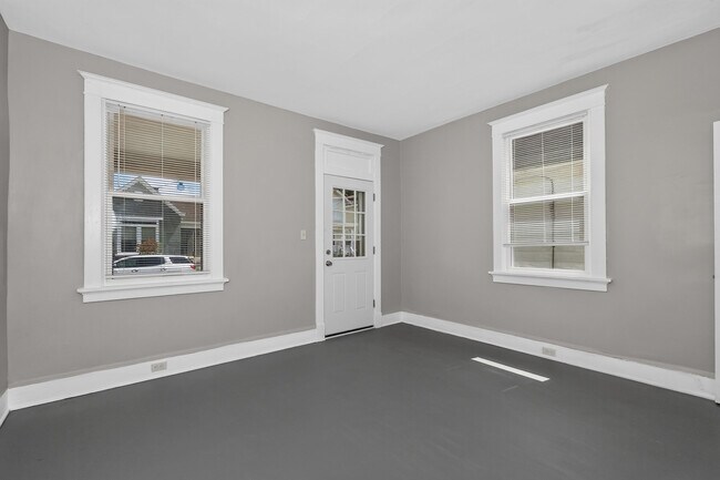 2741 Dakota Ave