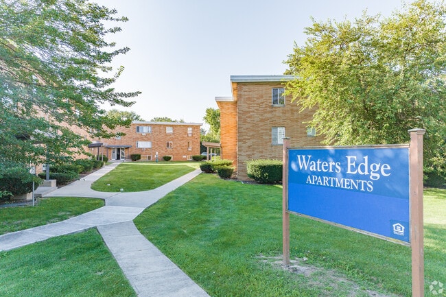 Photo - Water's Edge Apartments