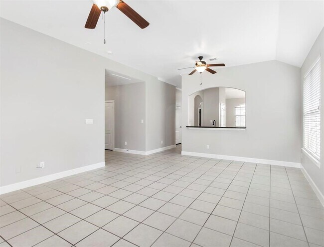 Photo - 304 Country Crossing Cir