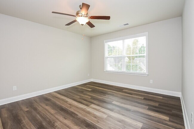 Photo - 77 Rosemont Ct