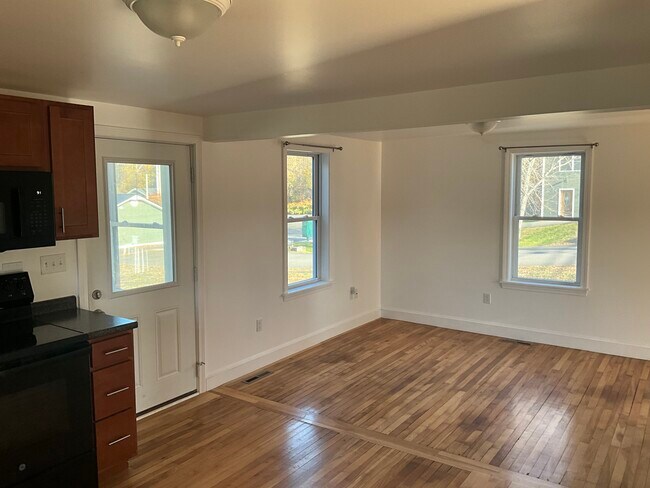 Photo - 450 Riverside Dr