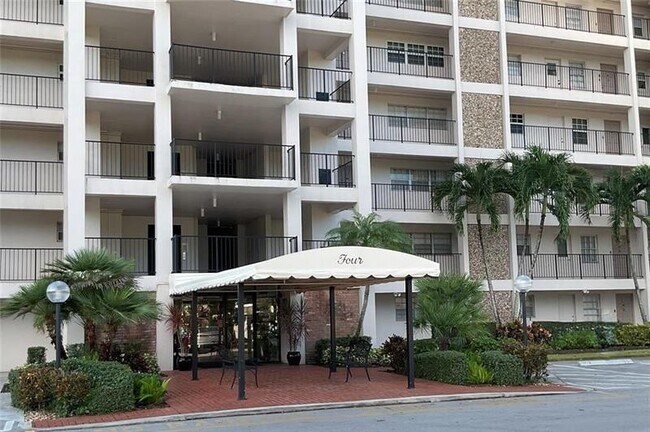 Building Photo - 3000 N Palm Aire Dr Unit 306 Rental