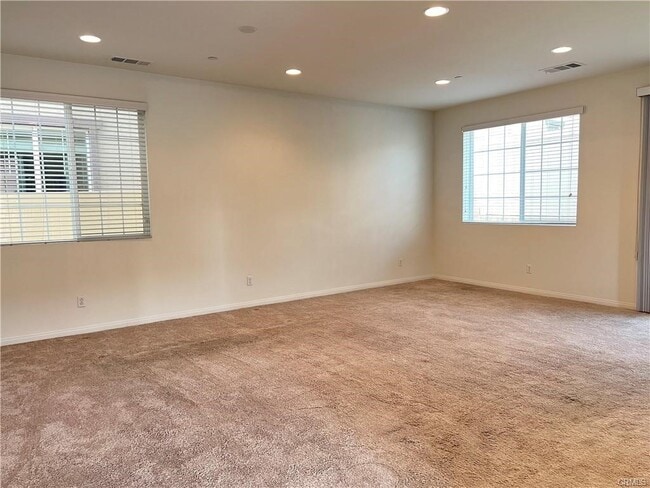 Photo - 663 Huron Pl