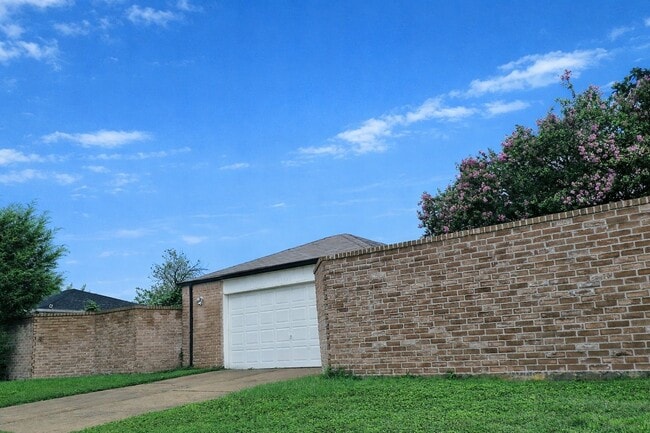 Photo - 15826 Los Altos Dr