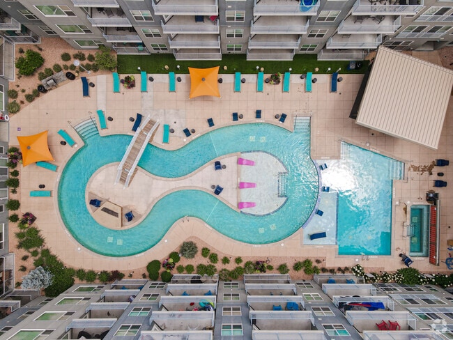 Pool - Veranda Highpointe