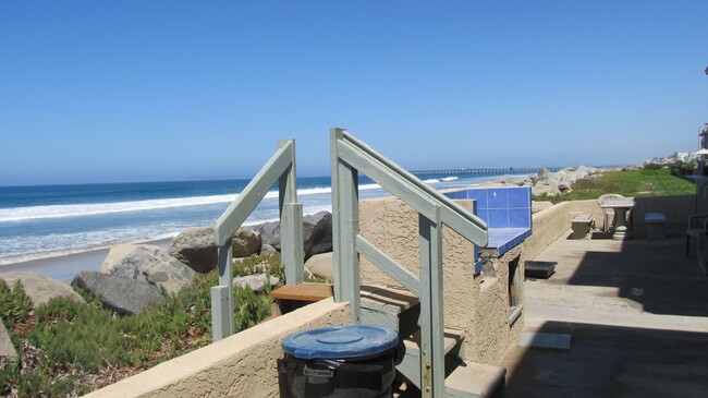 Building Photo - At the beach in IB Rental