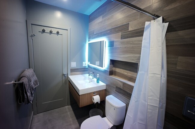 Building Photo - 6726 Leland Way